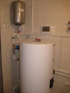 Boiler in a system with DHW recirculation