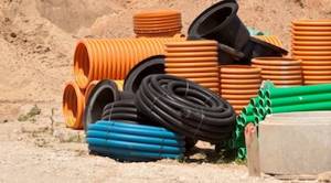 Drainage pipes, wells and sewer pipelines at a construction site.