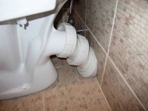 Toilet drain pipe