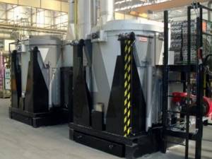 Gas furnaces for melting ferrous metals
