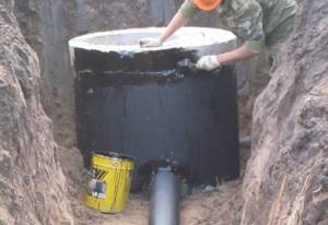 waterproofing a sewer well made of concrete rings
