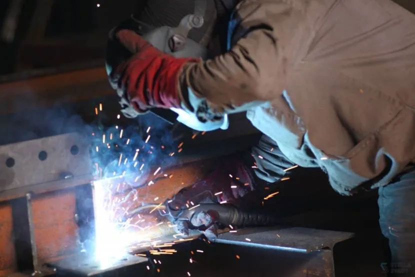 Hot welding of cast iron structure