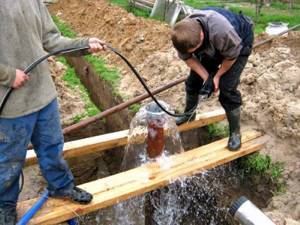 How to get a pump out of a well if it is stuck: advice from professionals and folk wisdom