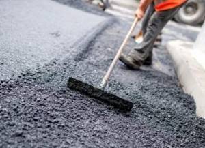 What is the best way to lay asphalt chips?