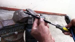 How to replace a worn chuck with a new one on a drill