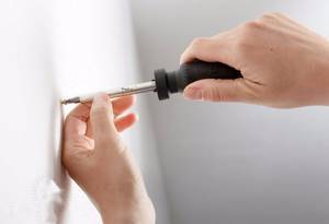 how to magnetize a screwdriver at home
