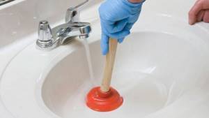 How to clean sewer pipes of grease at home