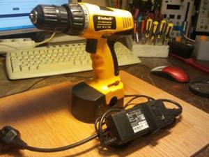 How to convert a cordless screwdriver into a corded one with your own hands