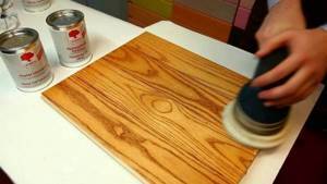 How to polish varnish on wood?