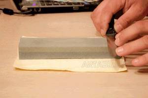 How to sharpen knives correctly with a boat whetstone