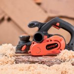 How to work with an electric planer?