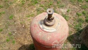 How to disassemble a gas cylinder: step-by-step instructions