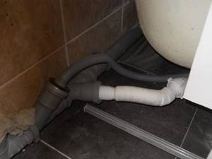 How to install a drain in a bathroom