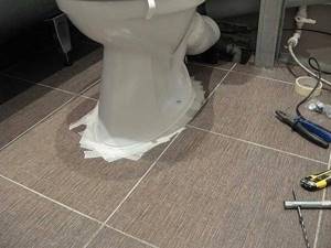 How to install a toilet on tiles with your own hands