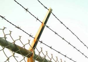 How to secure barbed wire to a metal pole?