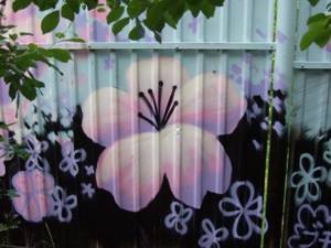 Какими красками рисовать на металлическом заборе
