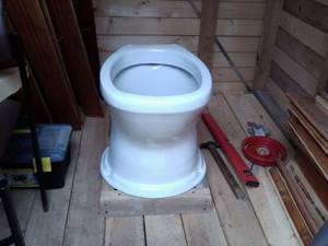 Ceramic toilet for a country toilet