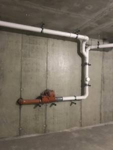коллекторы объединяющие стояки внутренней канализации - принято прокладывать в подвальных помещениях
