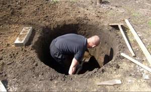 Digging a well by hand