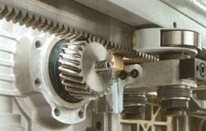 Helical rack and pinion transmission ensures positioning accuracy