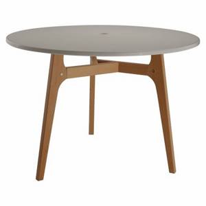 Round table with 3 legs