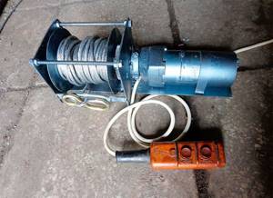 DIY winch made from a worm gear