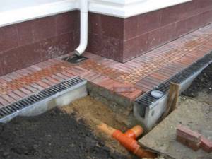 Storm drainage of house 372