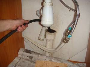 Do-it-yourself mechanical sewer cleaning.