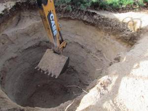 The mechanized method of digging a pit speeds up the work