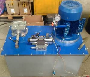 Mobile hydraulic pump station for solid waste press