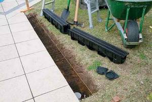 installation of drainage trays