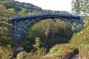 The Severn Bridge - the world&#39;s first cast iron bridge