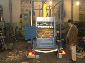 Based on small-sized presses, mobile recycling and waste complexes can be created, consisting of a hydraulic press, trailer and gasoline generator