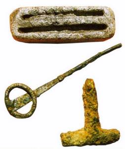 Finds from excavations in Staraya Ladoga: a mold for casting payment bars, a pin, a pendant - “Thor’s hammer”