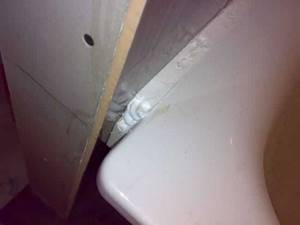 Treated gap between bathtub and wall