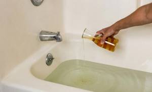 Cleaning or bleaching the bathtub with citric acid.