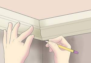 One of the simplest, but also the most imperfect way of adjusting ceiling skirting boards. Many complex profiles cannot be adjusted in this way. 
