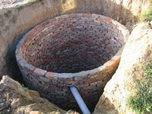 Single-chamber brick septic tank