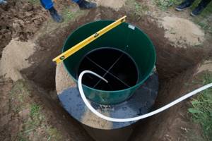 A single-chamber septic tank is installed underground and needs regular emptying