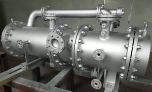 Steam ejector for turbine with oil cooler