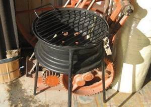 Portable barbecue made from disk