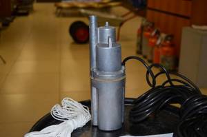 Submersible well pump