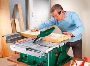 Safety rules when working on a circular saw
