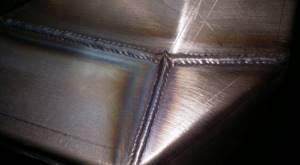 Correct semi-automatic welding of corner joints