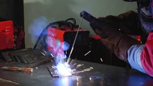 Manual arc welding process