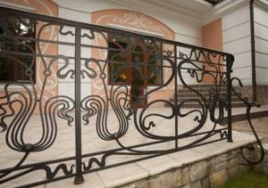Span of wrought iron fence in Art Nouveau style