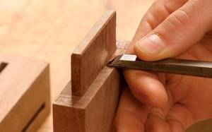A straight tenon can be made using a handsaw and a chisel