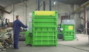Waste paper collection point equipped with hydraulic balers
