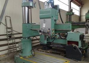 Radial drilling machine 2A554 as part of a production line