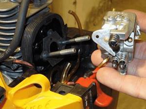 Do-it-yourself adjustment of the Partner 350 chainsaw carburetor